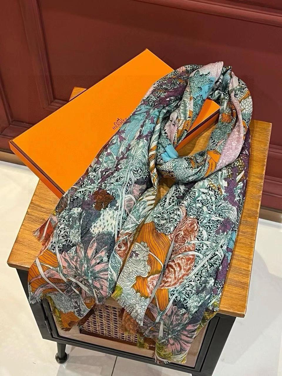 Ladies scarf. Lilly Onlines