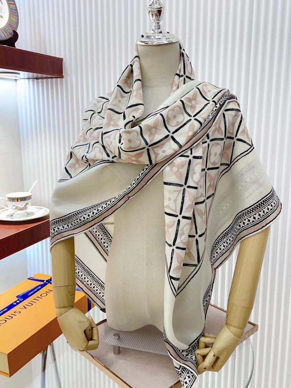 Ladies scarf. Lilly Onlines