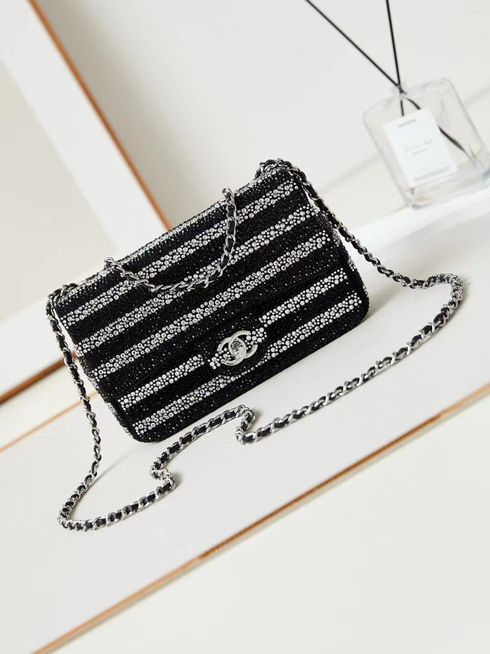 Ladies Chanel bags Lilly Onlines