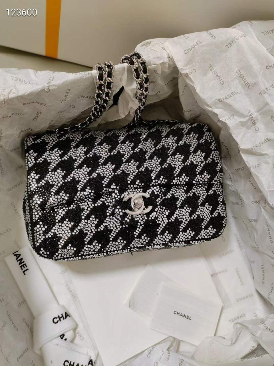 Ladies Chanel bags Lilly Onlines