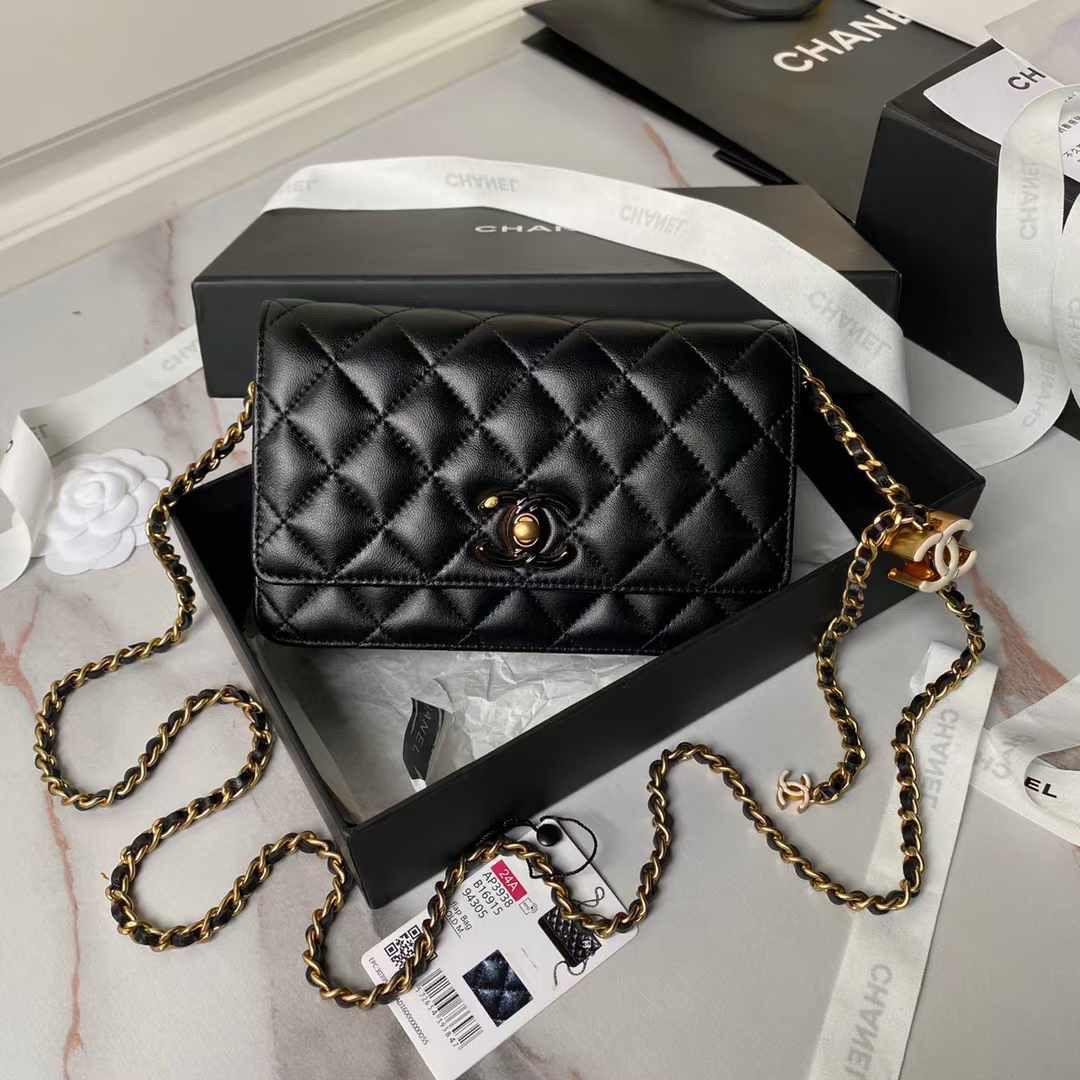Ladies Chanel bags Lilly Onlines