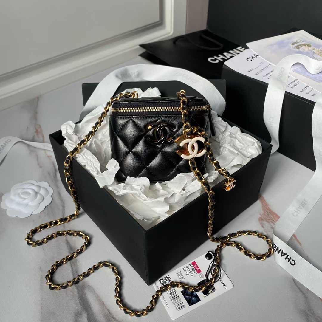 Ladies Chanel bags Lilly Onlines