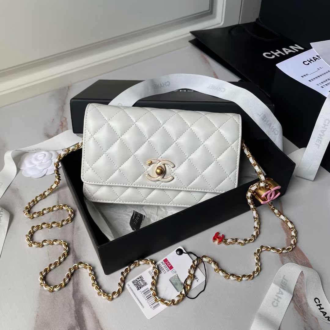 Ladies Chanel bags Lilly Onlines