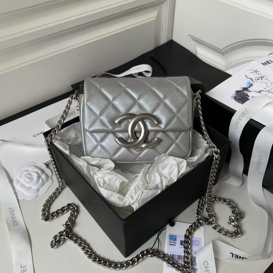 Ladies Chanel bags Lilly Onlines