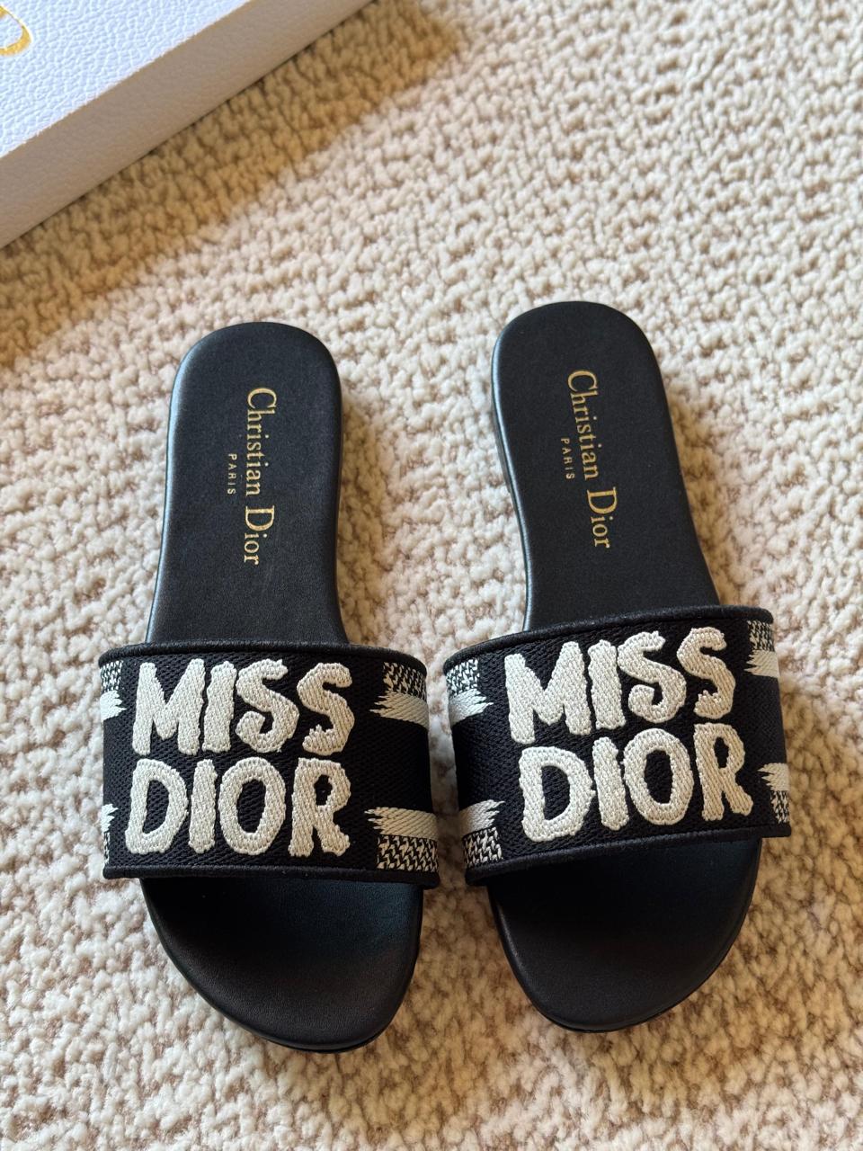 ladies flats Lilly Onlines