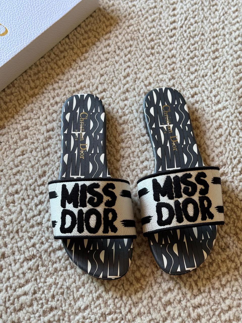 ladies flats Lilly Onlines