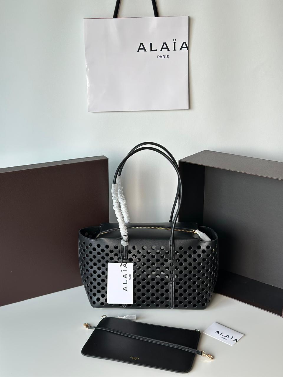 Ladies Alaia bags Lilly Onlines