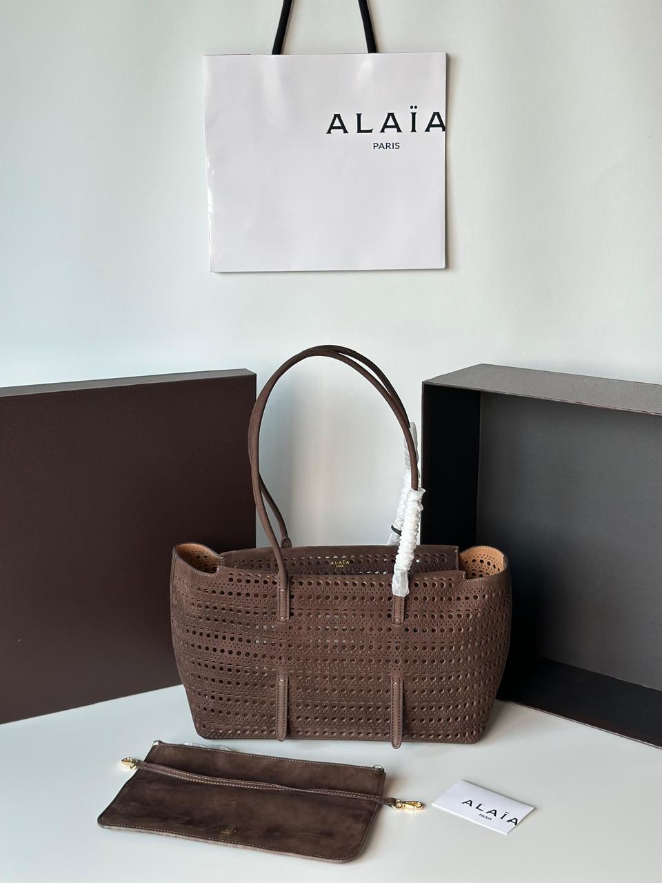 Ladies Alaia bags Lilly Onlines