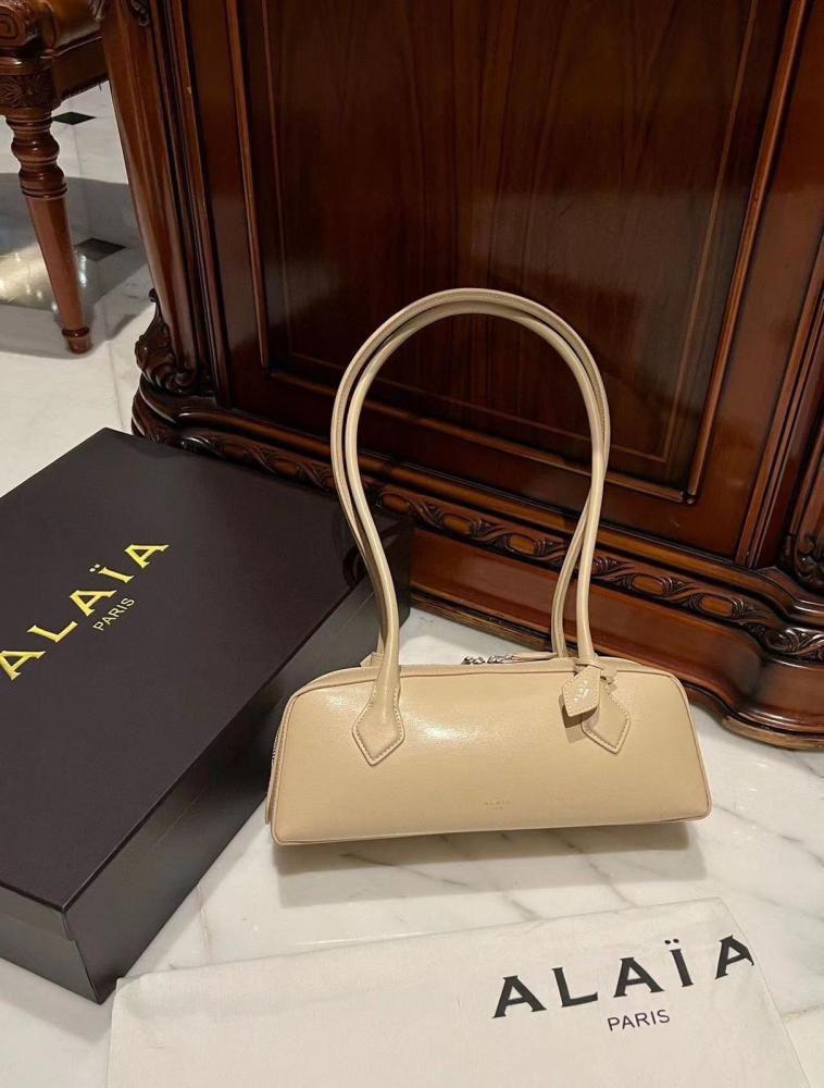 Ladies Alaia bags Lilly Onlines