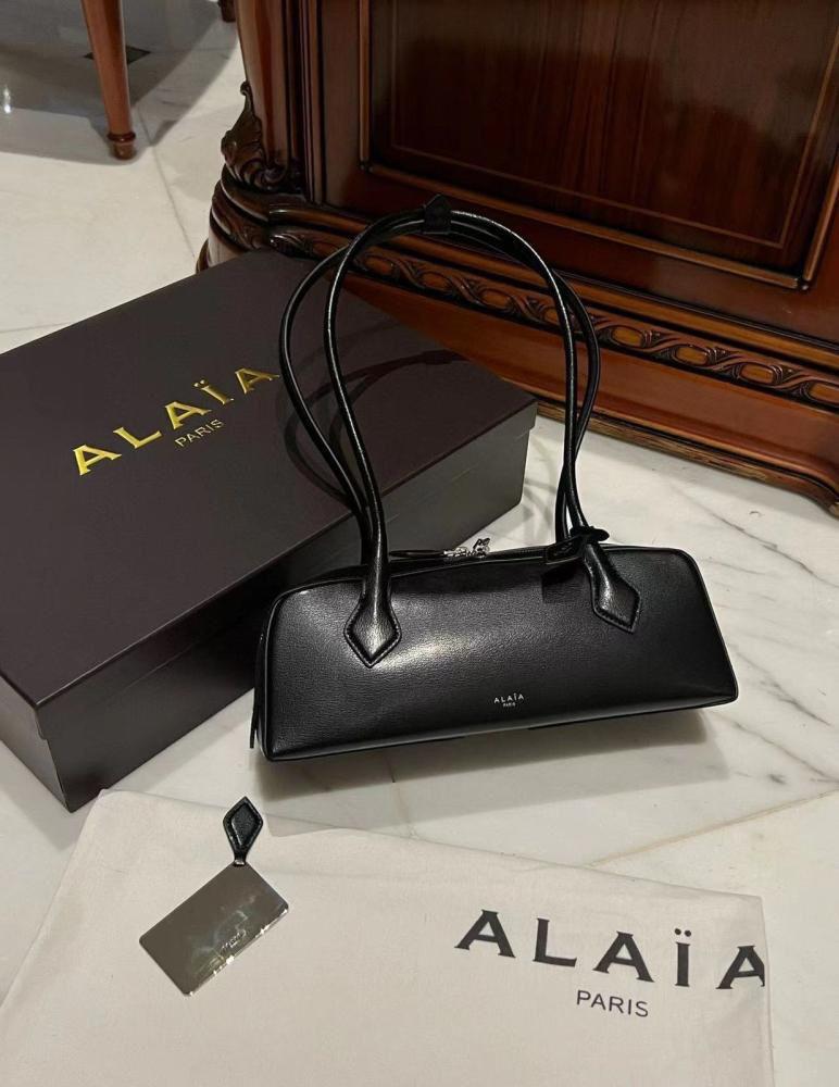 Ladies Alaia bags Lilly Onlines