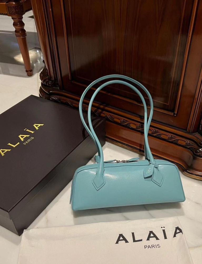 Ladies Alaia bags Lilly Onlines