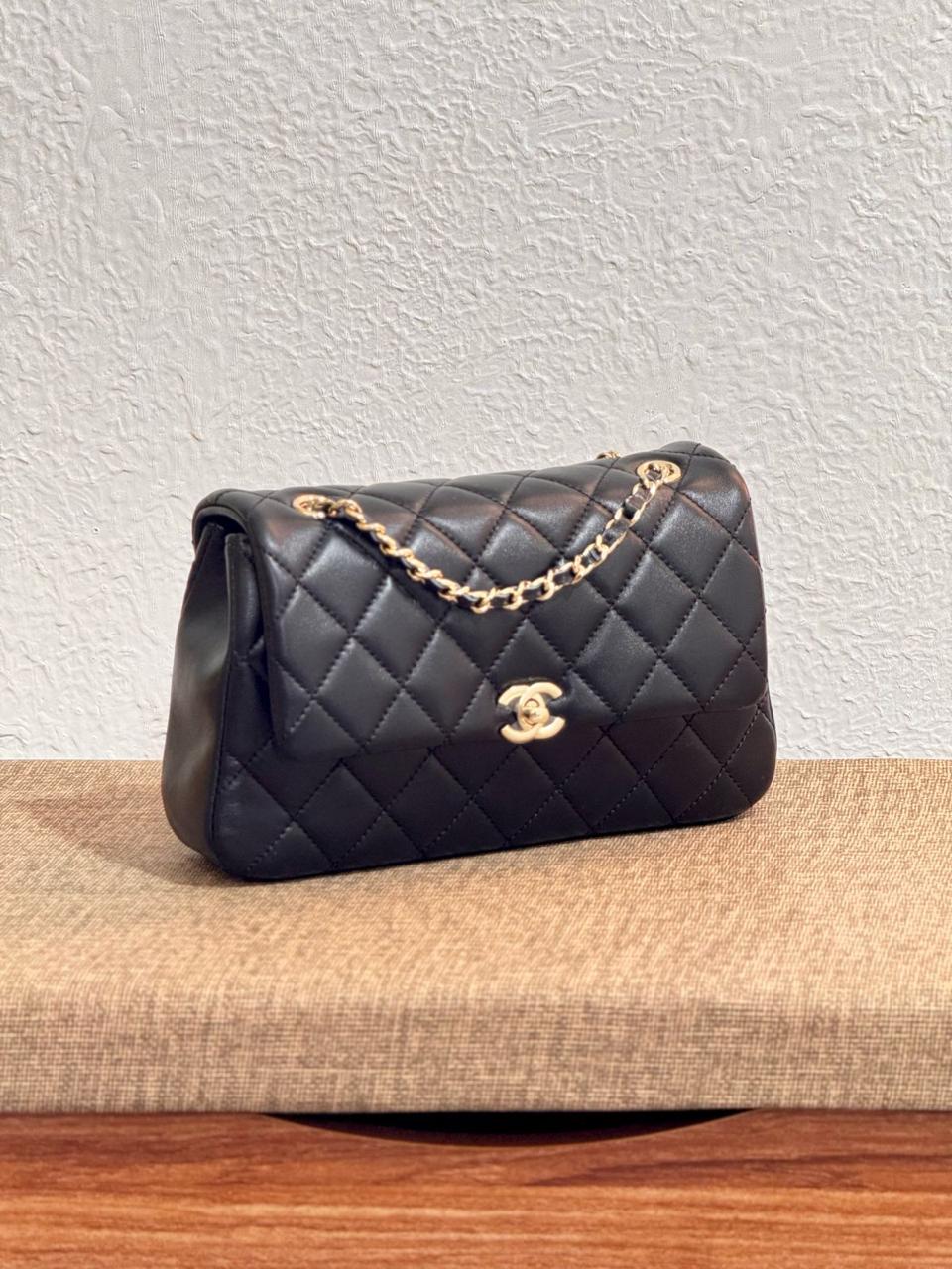 Ladies Chanel bags Lilly Onlines