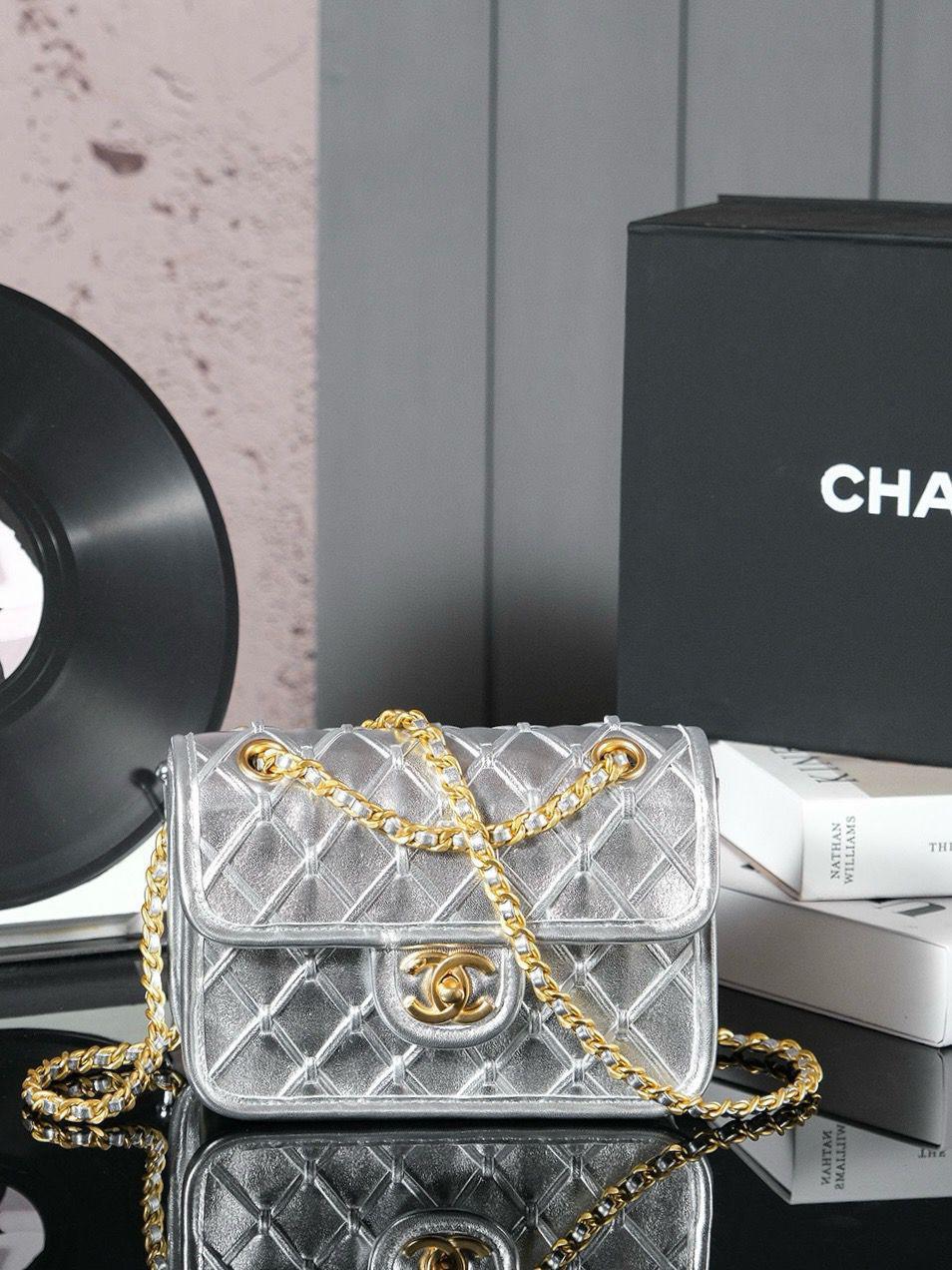 Ladies Chanel bags Lilly Onlines