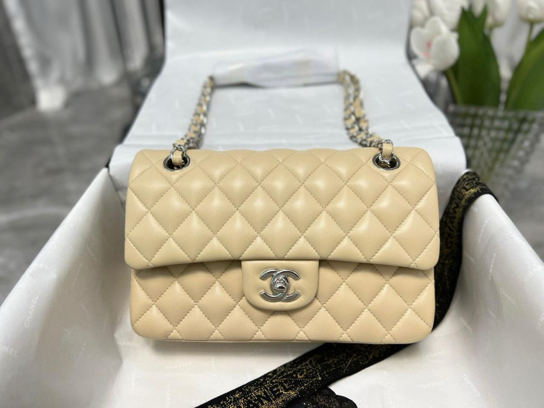 Ladies Chanel bags Lilly Onlines