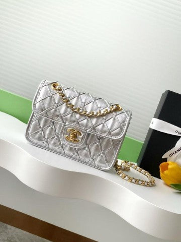 Ladies Chanel bags Lilly Onlines