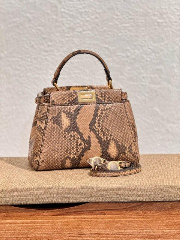Ladies Fendi bag Lilly Onlines
