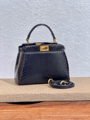 Ladies Fendi bag Lilly Onlines