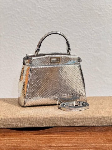 Ladies Fendi bag Lilly Onlines