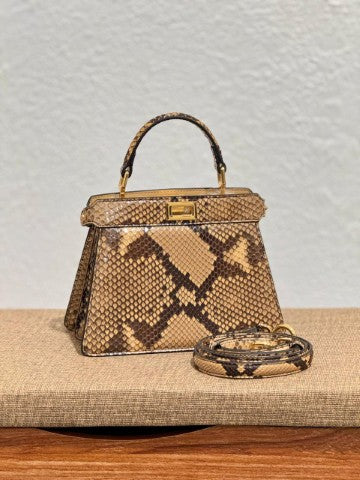 Ladies Fendi bag Lilly Onlines