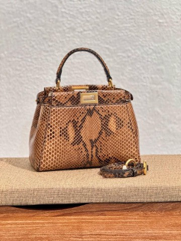 Ladies Fendi bag Lilly Onlines
