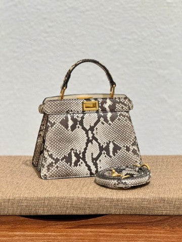 Ladies Fendi bag Lilly Onlines