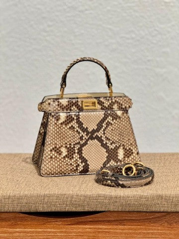 Ladies Fendi bag Lilly Onlines