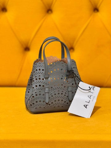 Ladies Alaia bags Lilly Onlines
