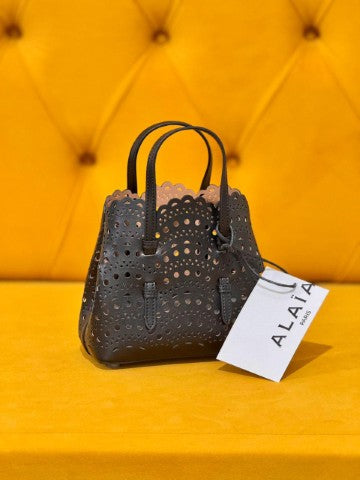 Ladies Alaia bags Lilly Onlines