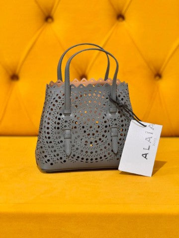 Ladies Alaia bags Lilly Onlines