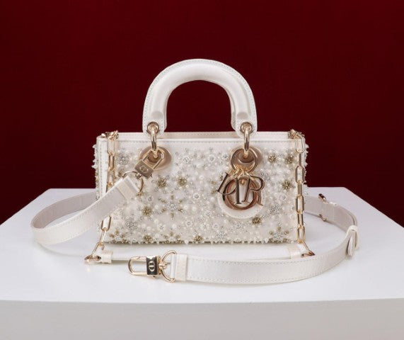 Ladies Dior bag Lilly Onlines