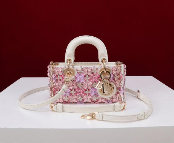 Ladies Dior bag Lilly Onlines