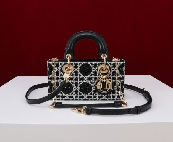 Ladies Dior bag Lilly Onlines