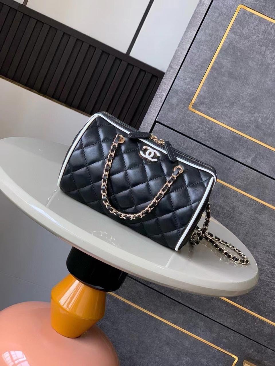 Ladies Chanel bags Lilly Onlines