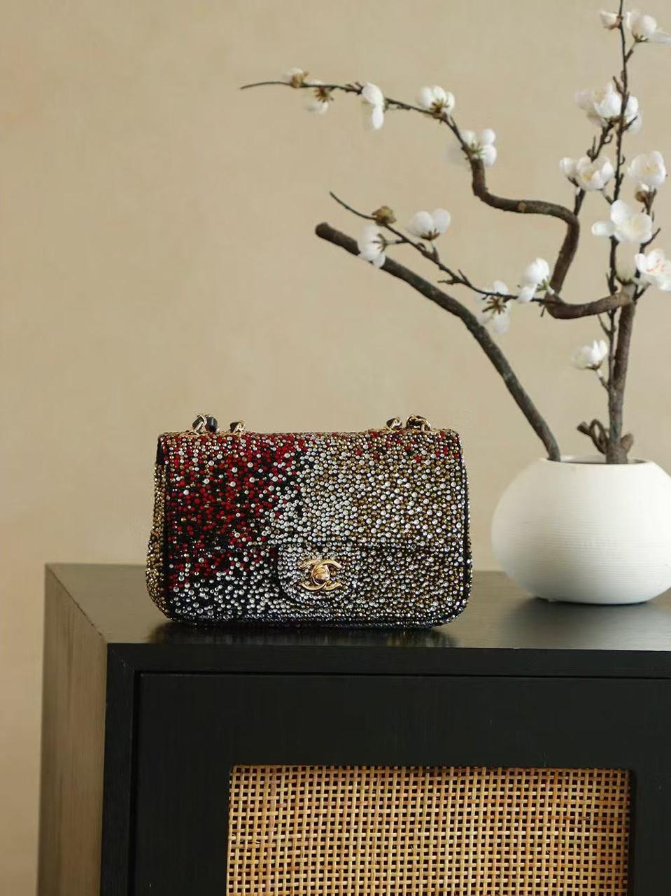 Ladies Chanel bags Lilly Onlines