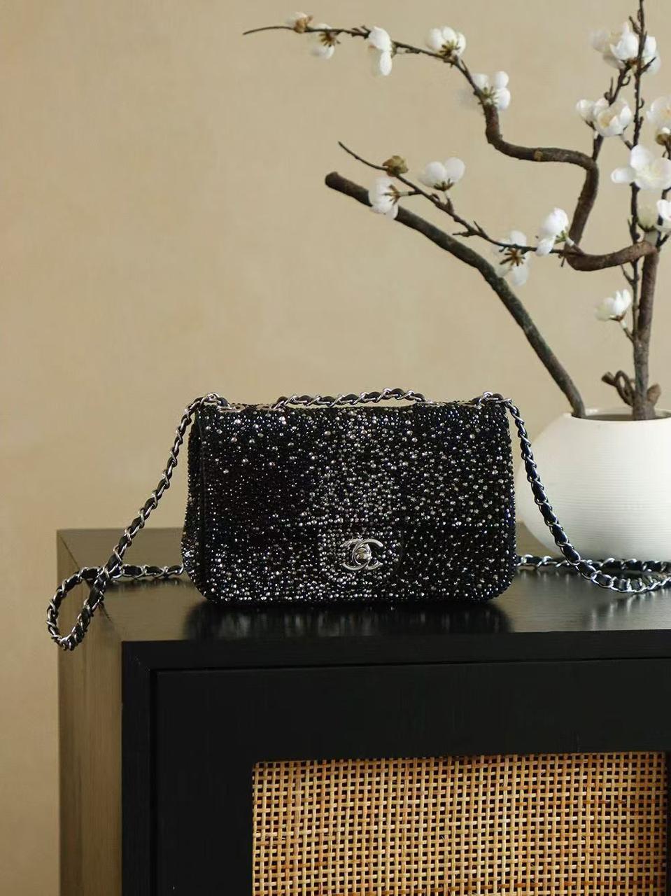Ladies Chanel bags Lilly Onlines