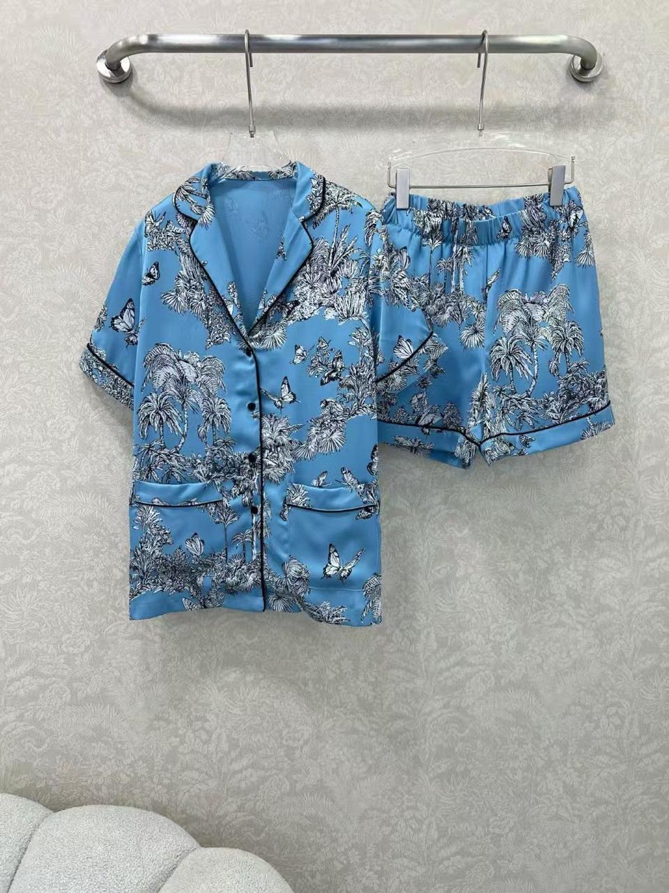 Title dresses Lilly Onlines