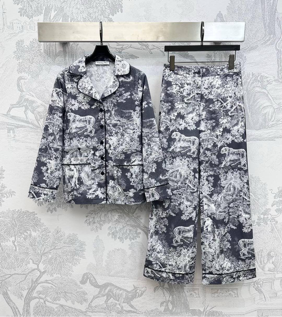 Title dresses Lilly Onlines
