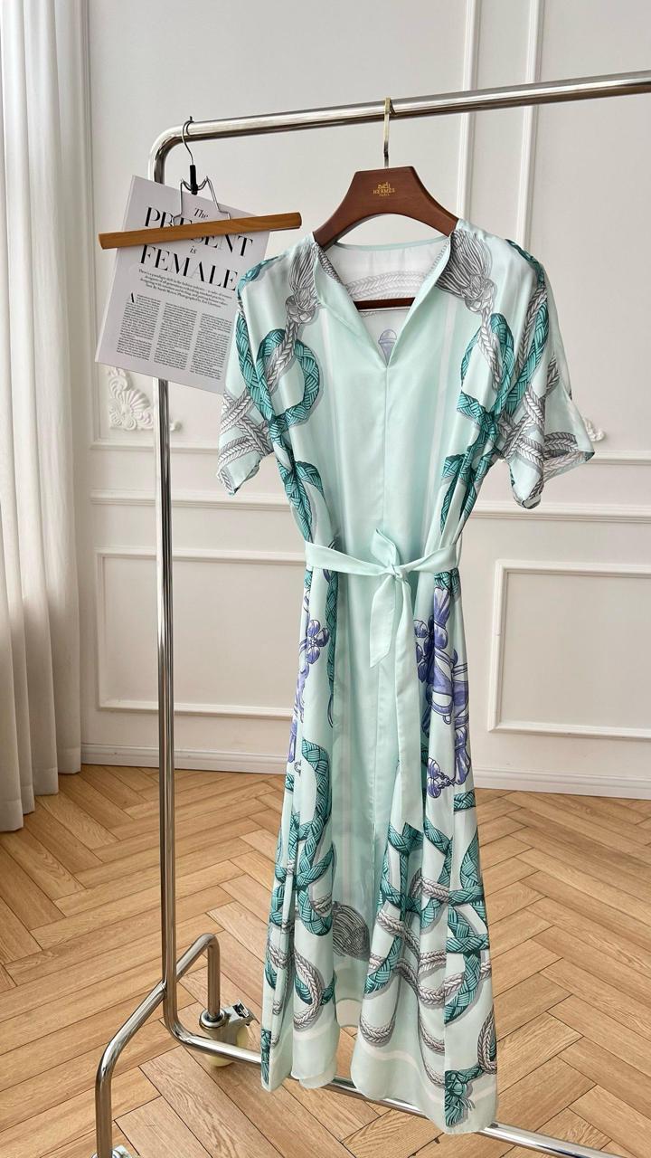 Title dresses Lilly Onlines