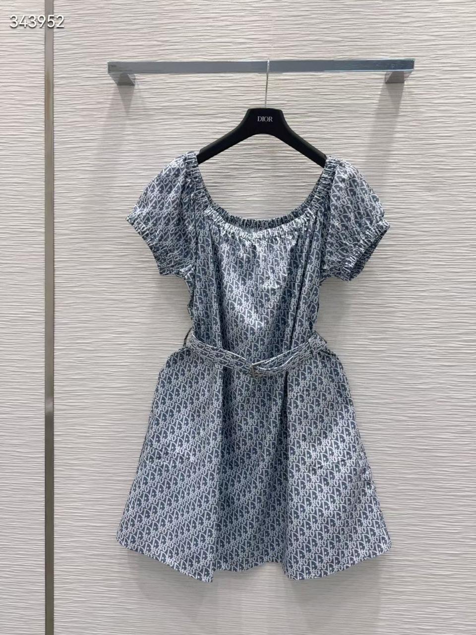 Title dresses Lilly Onlines