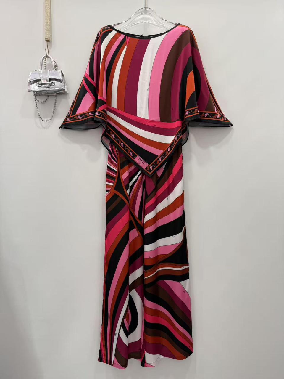 Title dresses Lilly Onlines