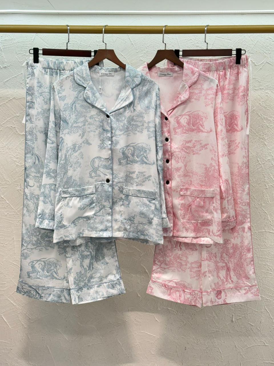 Title dresses Lilly Onlines