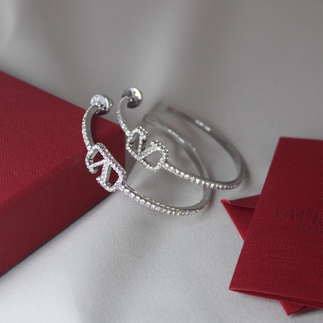 Ladies bracelets & brooches Lilly Onlines