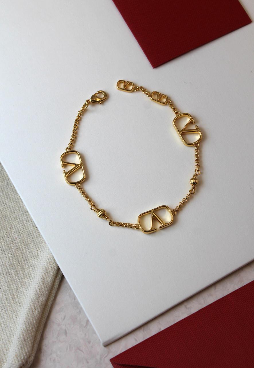 Ladies bracelets & brooches Lilly Onlines