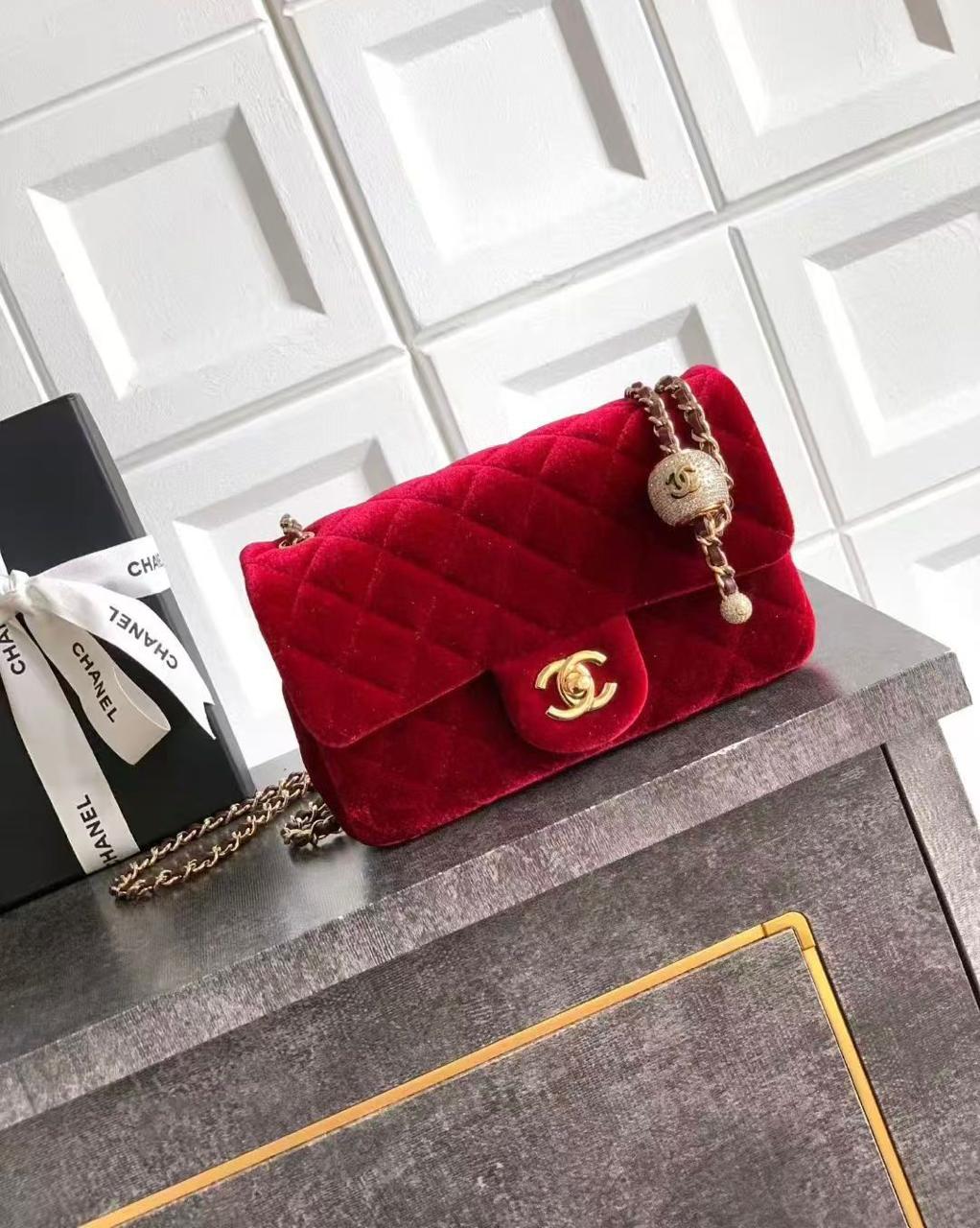 Ladies Chanel bags Lilly Onlines