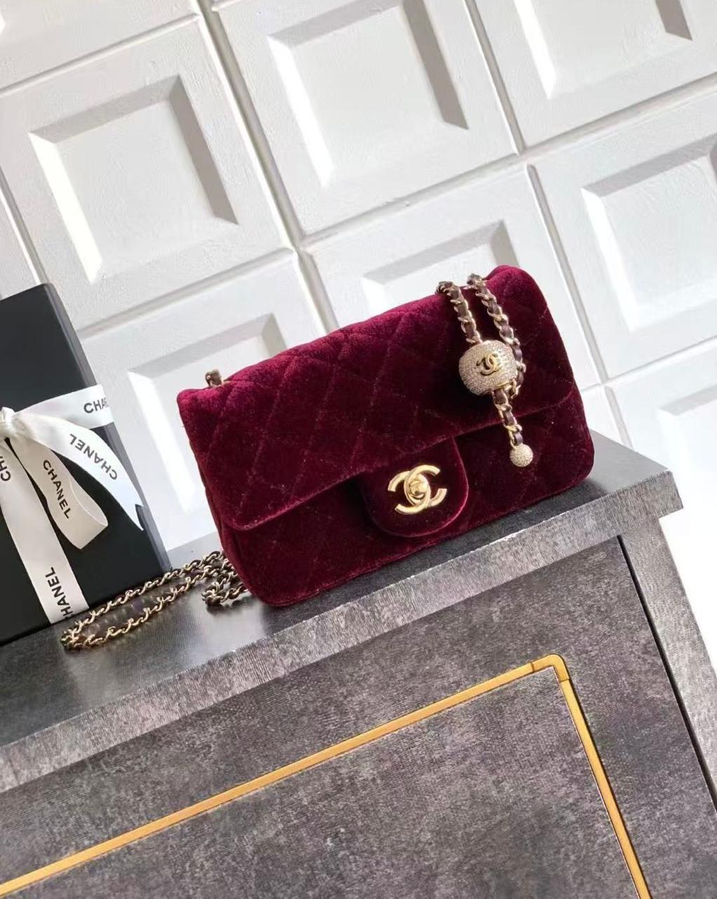 Ladies Chanel bags Lilly Onlines