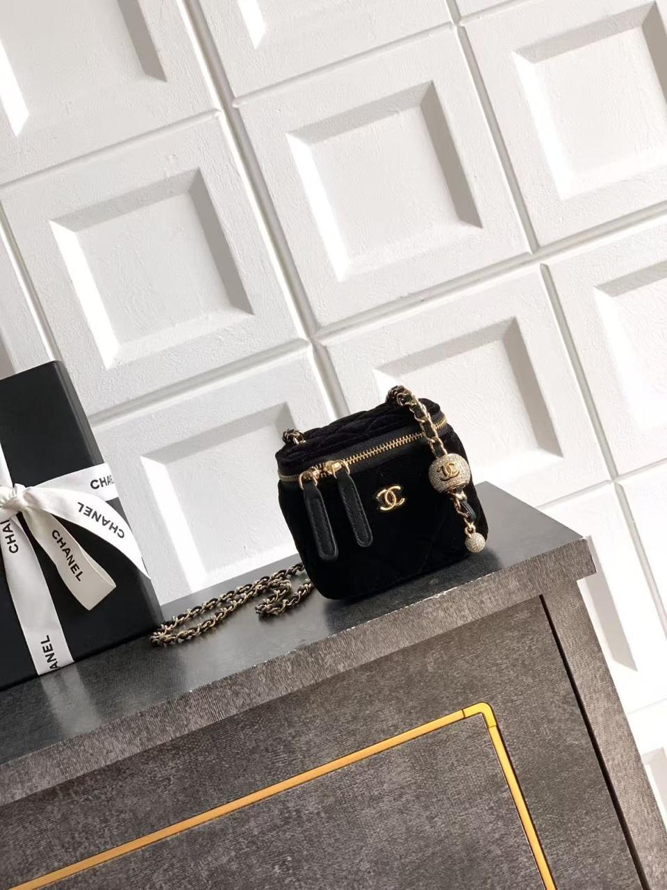 Ladies Chanel bags Lilly Onlines