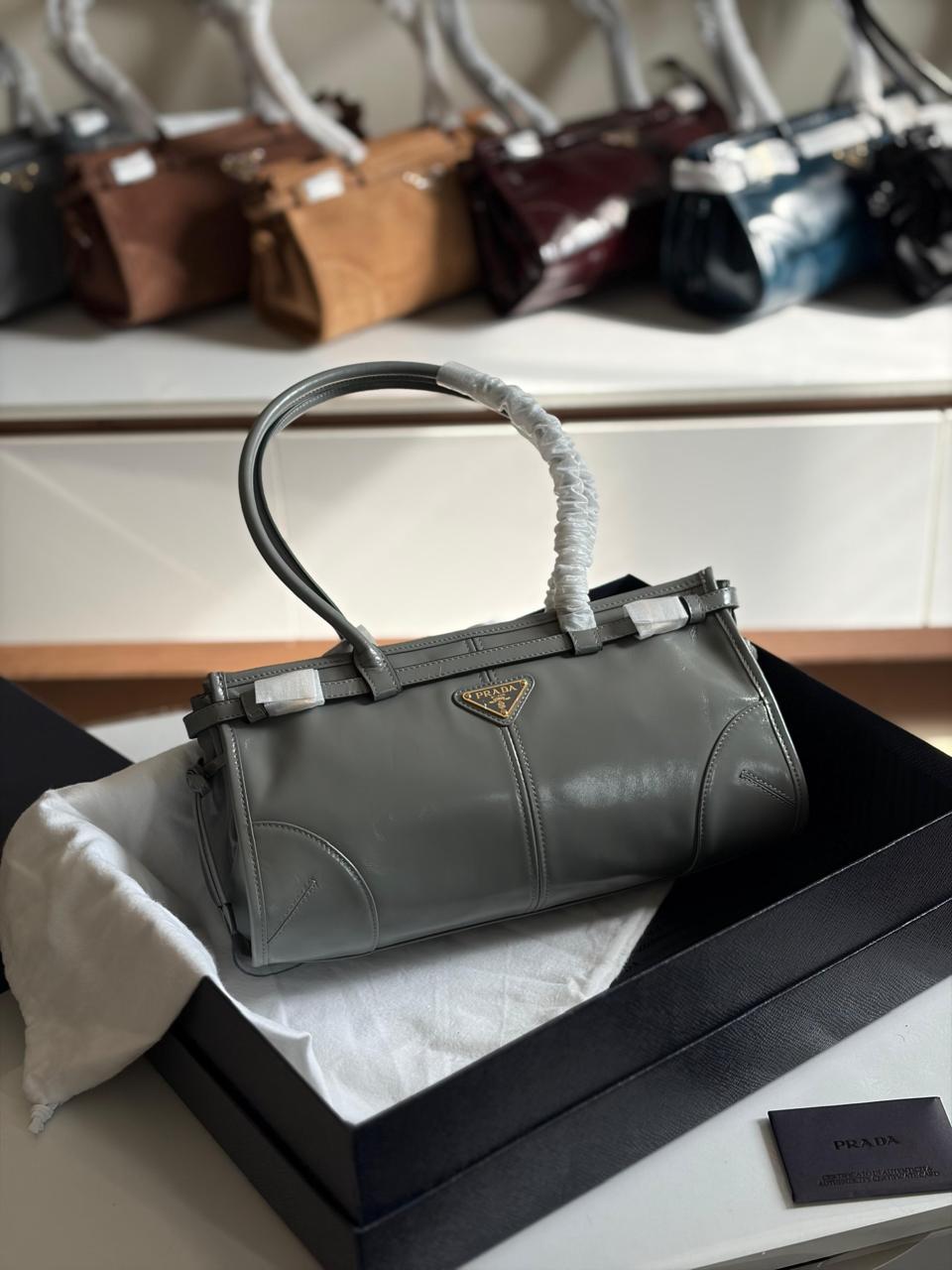 Ladies Prada bags Lilly Onlines