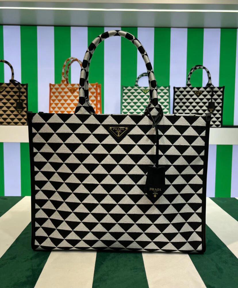 Ladies Prada bags Lilly Onlines