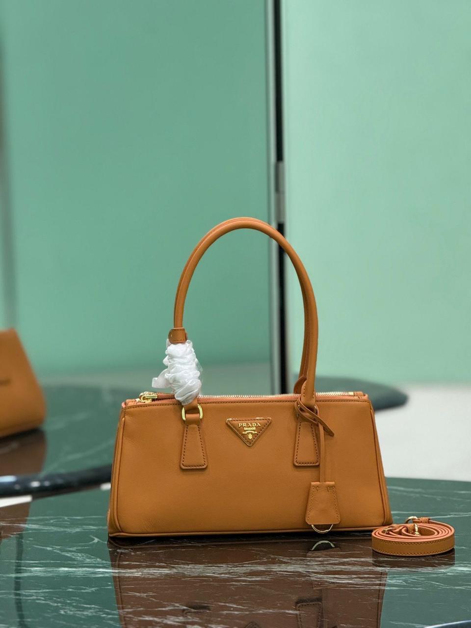 Ladies Prada bags Lilly Onlines