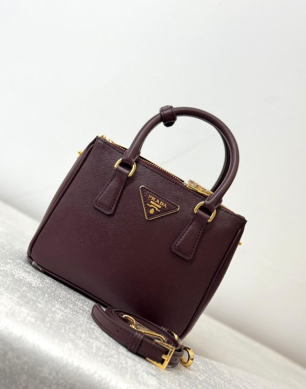 Ladies Prada bags Lilly Onlines